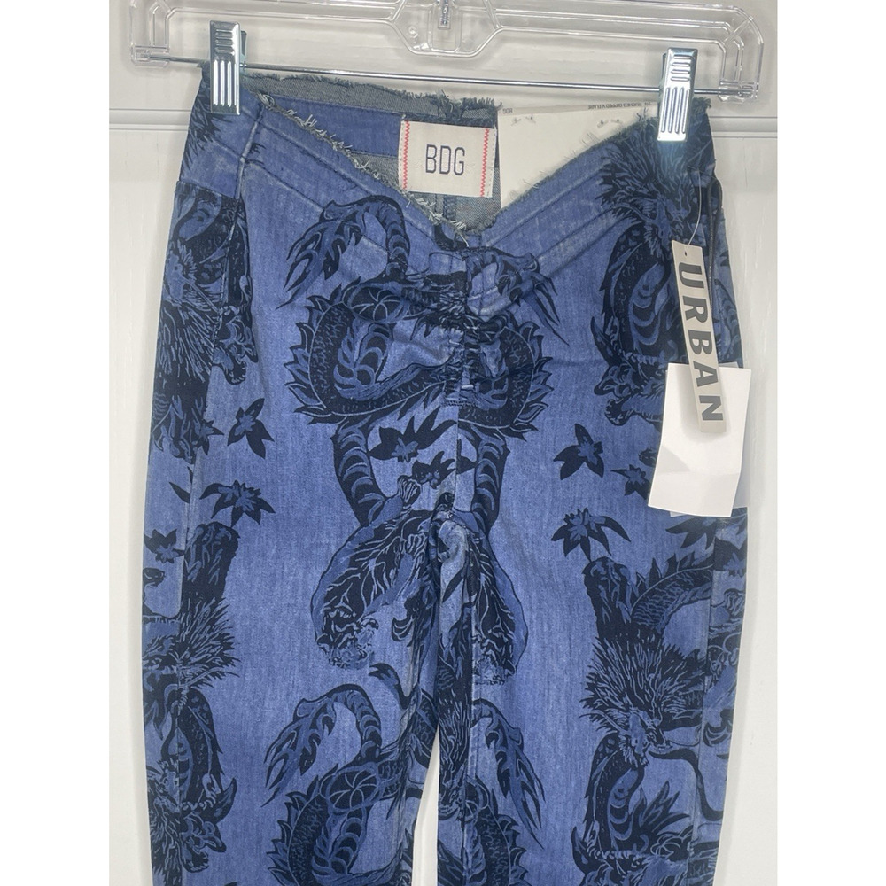 NWT BDG Urban Outfitter Women's Ruched Dipped V Flare Jeans Sz 24 Dragon Floral - Picture 12 of 12